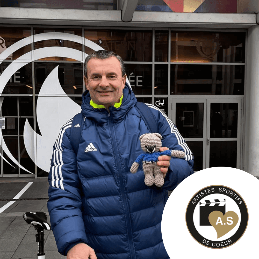 Photo de Fabrice avec le Logo Artistes sportifs de coeur