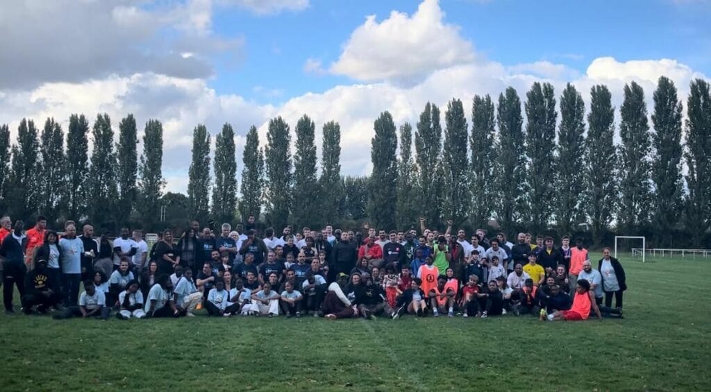 Photo de groupe des joueurs bénévoles et partenaires